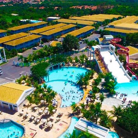Lacqua diroma apartamento completo com fogão, geladeira, micro-ondas, Piscina 24h, acomoda até 5 pessoas Caldas Novas Exterior foto