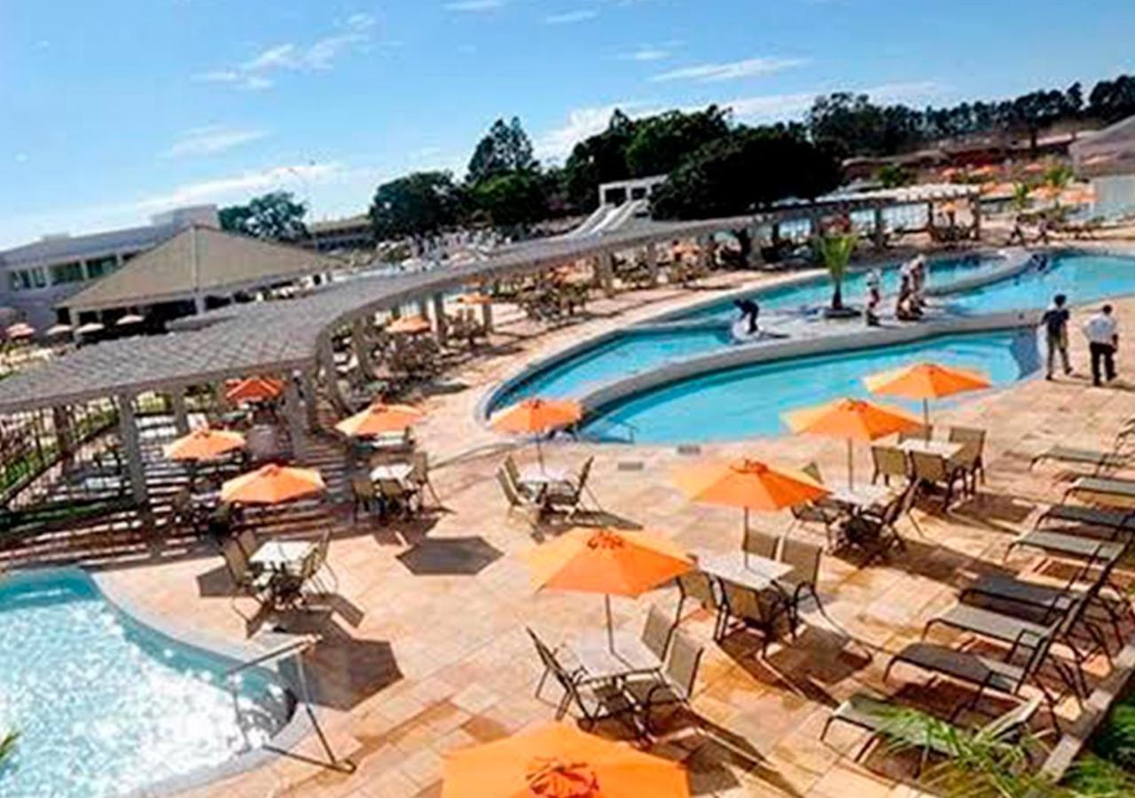 Lacqua diroma apartamento completo com fogão, geladeira, micro-ondas, Piscina 24h, acomoda até 5 pessoas Caldas Novas Exterior foto