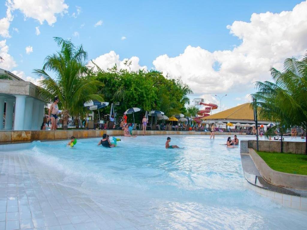 Lacqua diroma apartamento completo com fogão, geladeira, micro-ondas, Piscina 24h, acomoda até 5 pessoas Caldas Novas Exterior foto