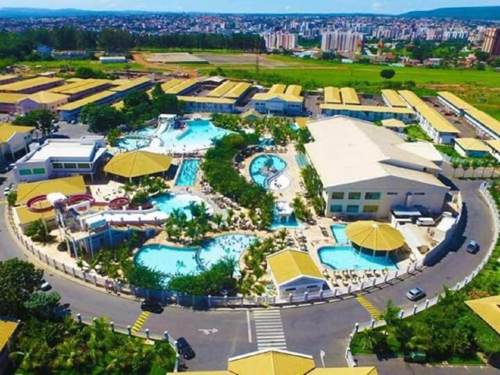 Lacqua diroma apartamento completo com fogão, geladeira, micro-ondas, Piscina 24h, acomoda até 5 pessoas Caldas Novas Exterior foto