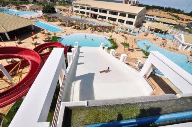 Lacqua diroma apartamento completo com fogão, geladeira, micro-ondas, Piscina 24h, acomoda até 5 pessoas Caldas Novas Exterior foto