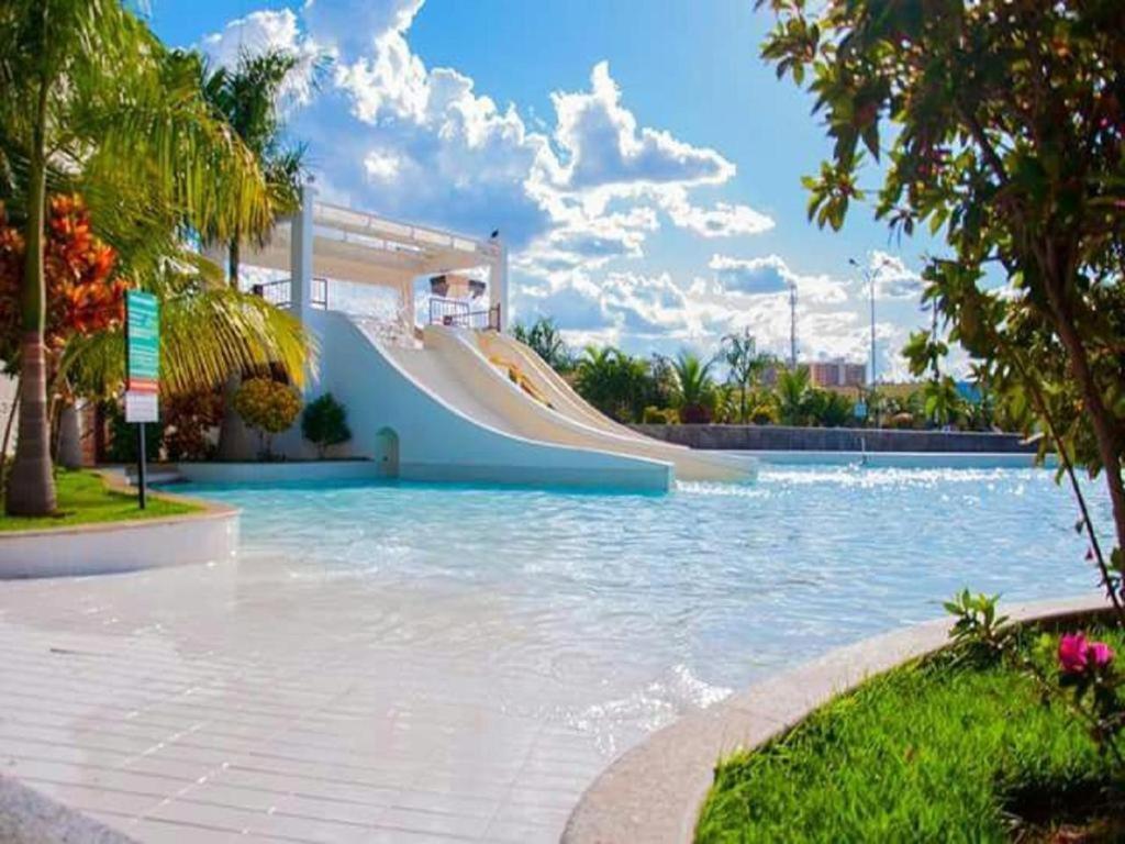 Lacqua diroma apartamento completo com fogão, geladeira, micro-ondas, Piscina 24h, acomoda até 5 pessoas Caldas Novas Exterior foto