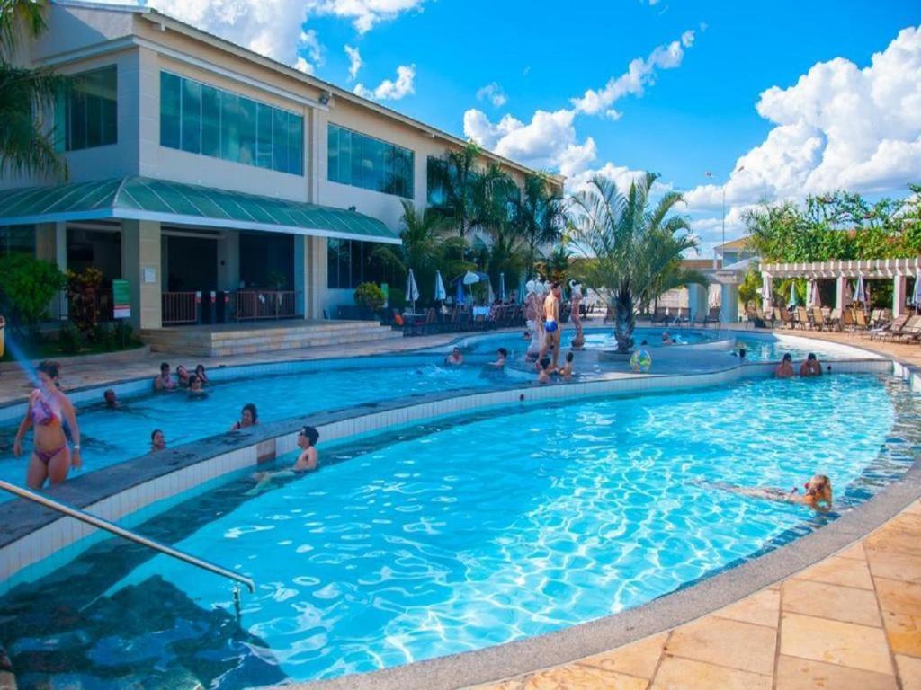 Lacqua diroma apartamento completo com fogão, geladeira, micro-ondas, Piscina 24h, acomoda até 5 pessoas Caldas Novas Exterior foto